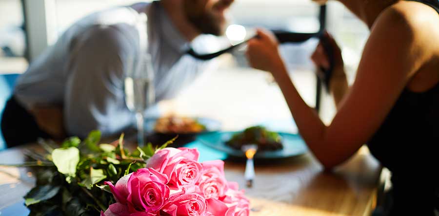 A fi romantic. Manual de romantism, pe intelesul bărbatilor